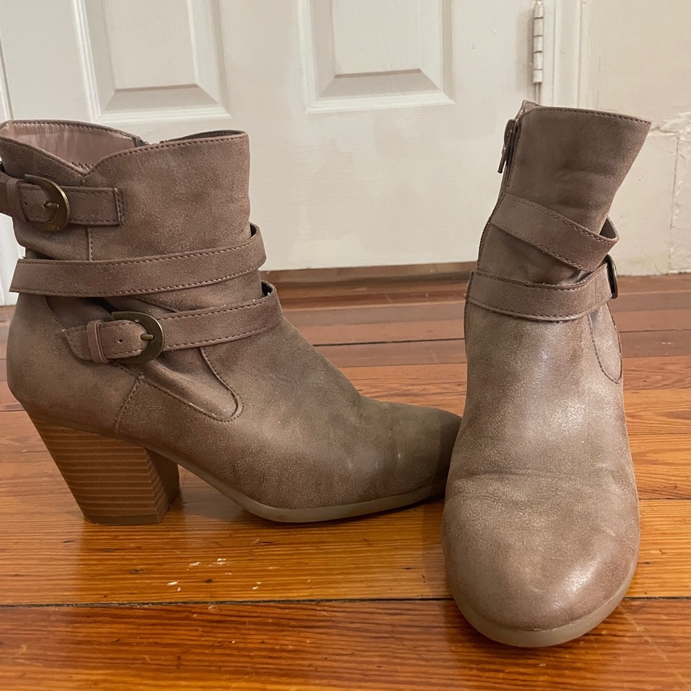 Stone booties with buckle (size 8.5)